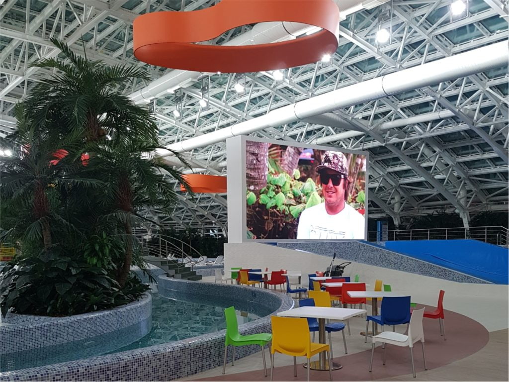 Светодиодный Led экран в аквапарке